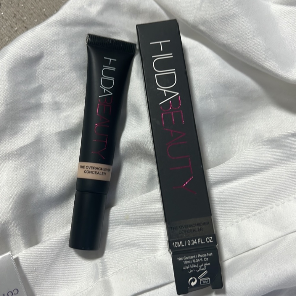 💕🍭Huda Beauty Graham Cracker Overachiever Concealer - Picture 3 of 7